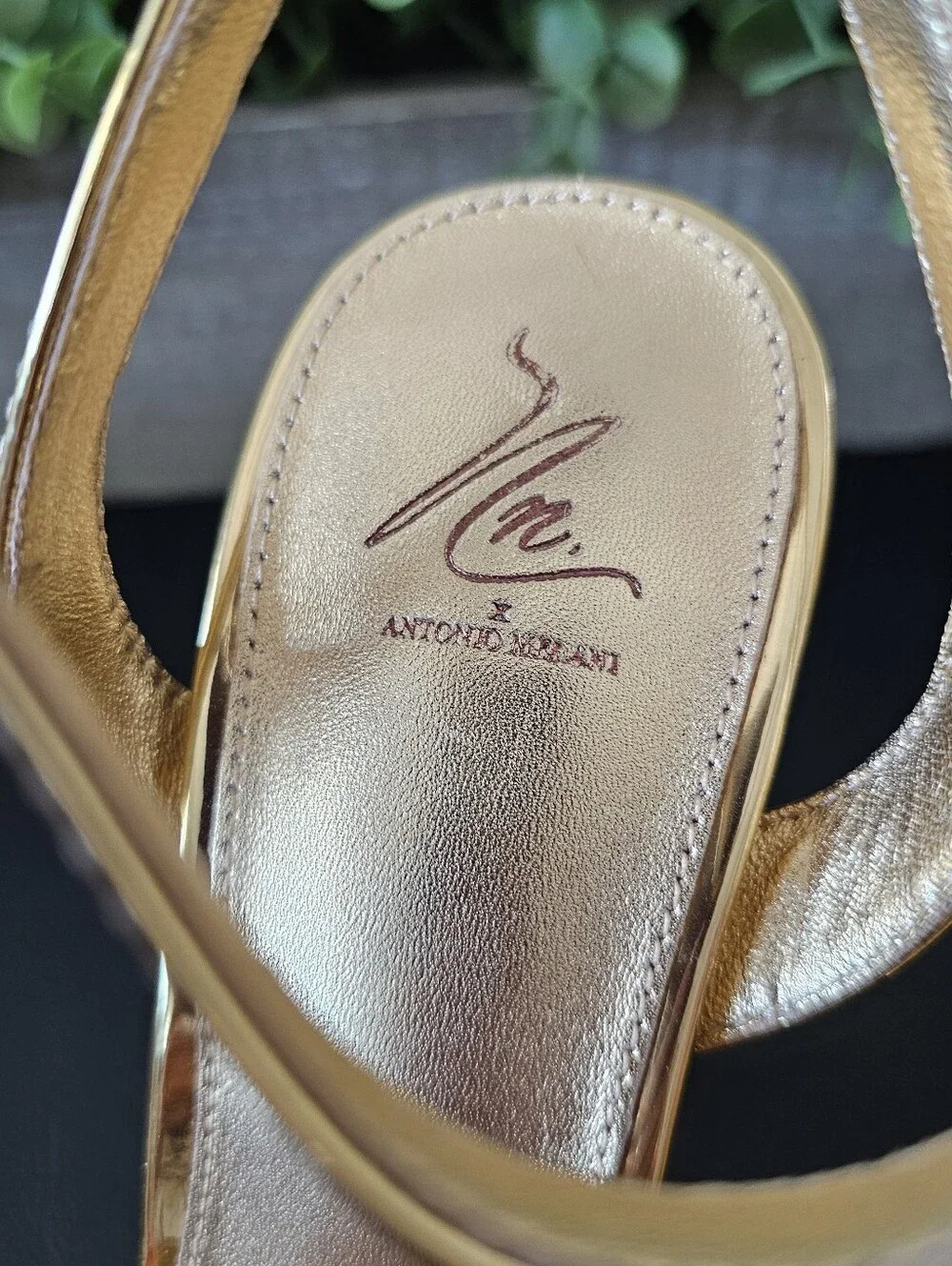 ANTONIO MELANI Gold Metallic Platform Ankle-Strap Heels Shoes Women's Sz 9.5